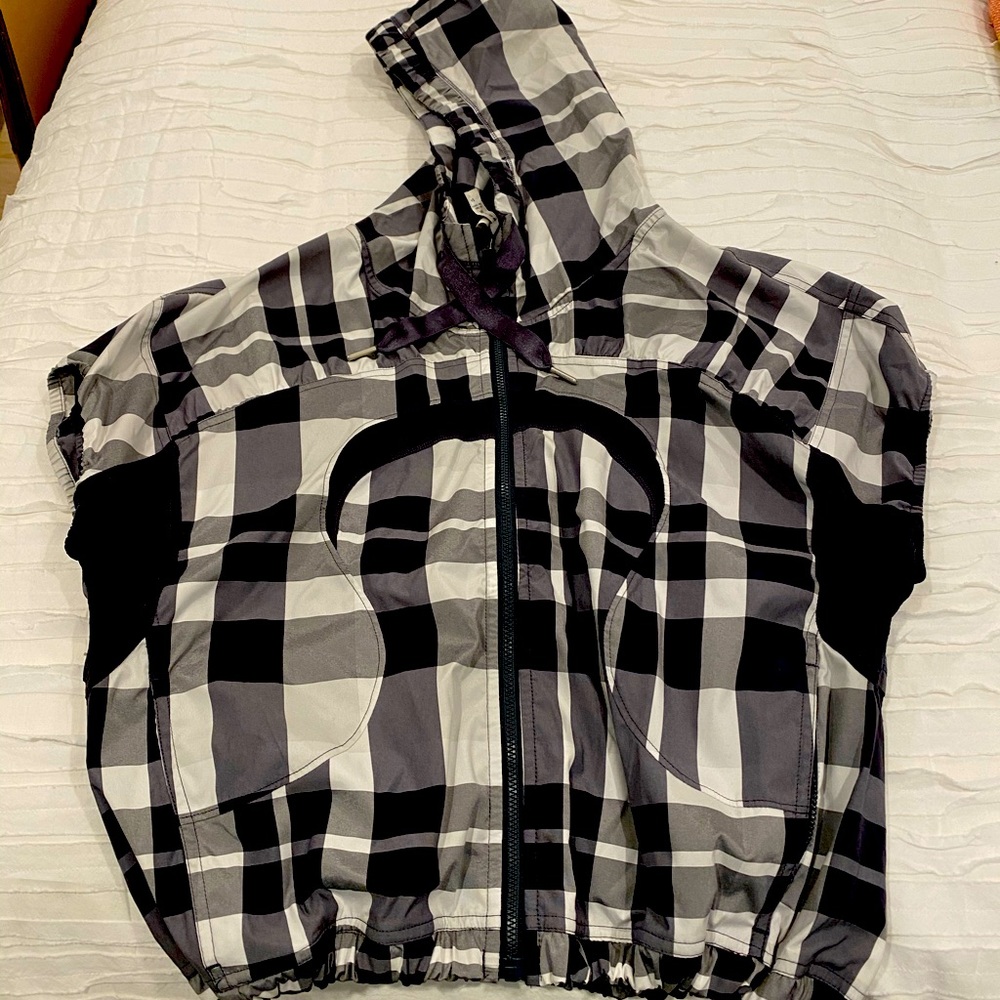 Lululemon short sleeve jacket worn once